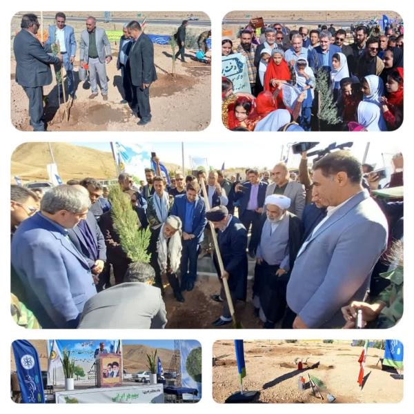 همزمان با سراسر کشور: طرح کاشت یک میلیارد درخت در سراسر کشور در استان فارس نیز برگزار شد