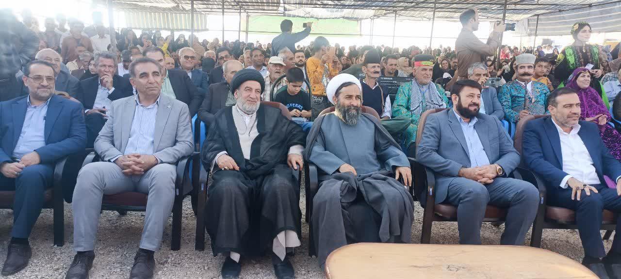 جشنواره بومی، محلی و همبستگی اقوام شهرستان خرامه برگزار شد