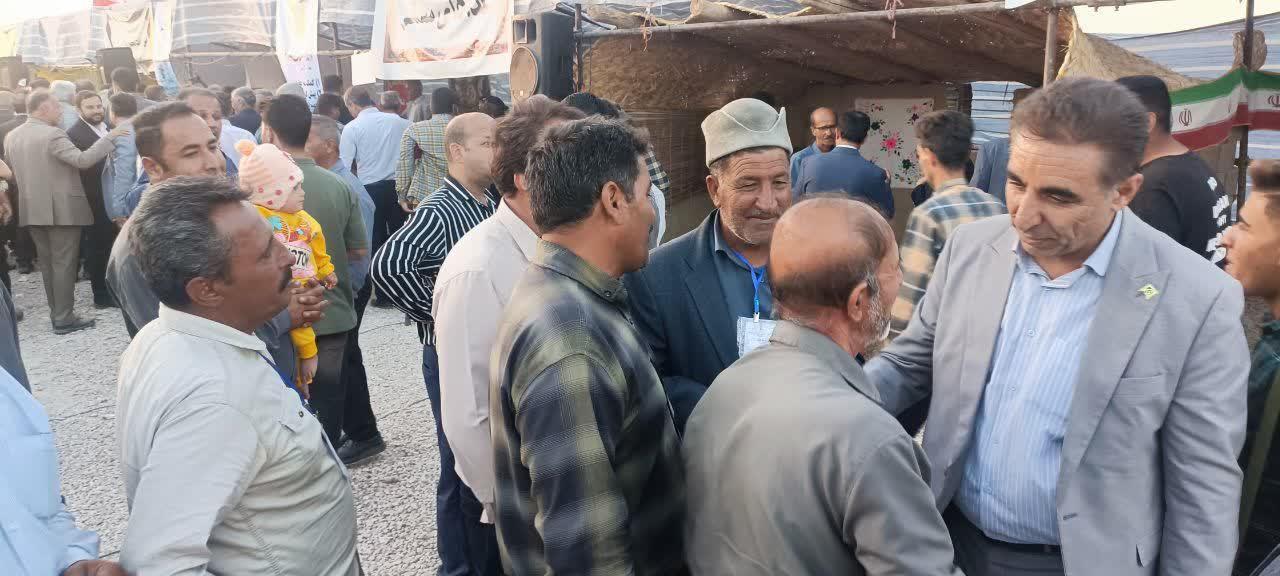دیدار چهره‌به‌چهره مدیرکل امور عشایر فارس با عشایر در حاشیه جشنواره اقوام خرامه