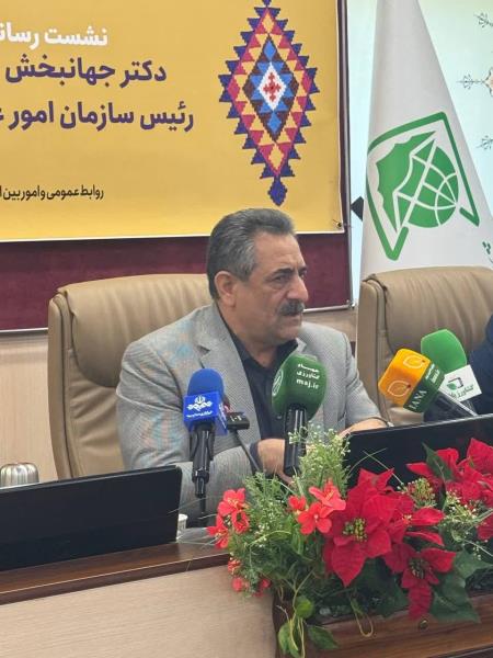 ⚫️⚫️ میرزاوند با پیرهن‌مشکی در جمع خبرنگاران حاضر شد