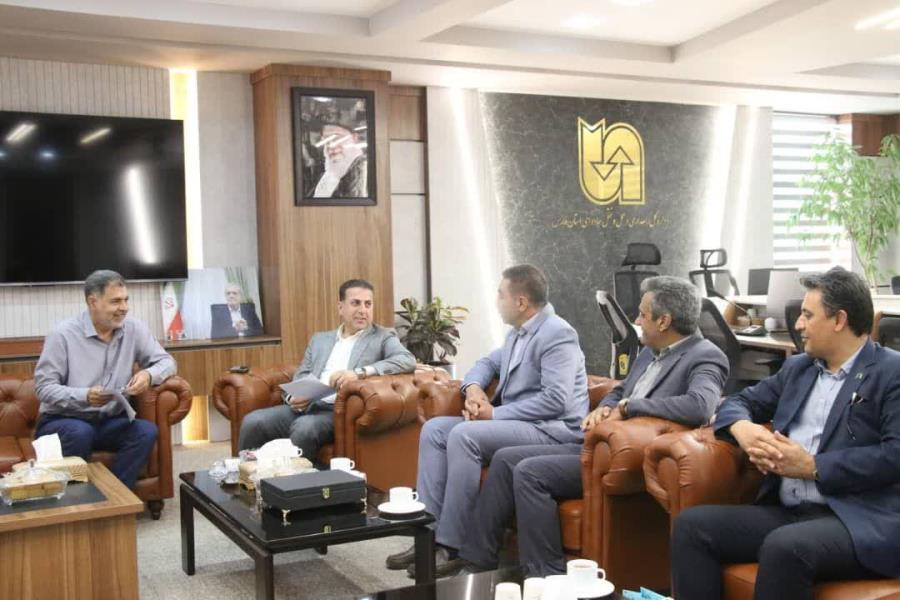 مدیرکل امور عشایر فارس، کریمی، با امیری مدیرکل راهداری و حمل‌ونقل جاده‌ای استان دیدار و گفت‌وگو کرد