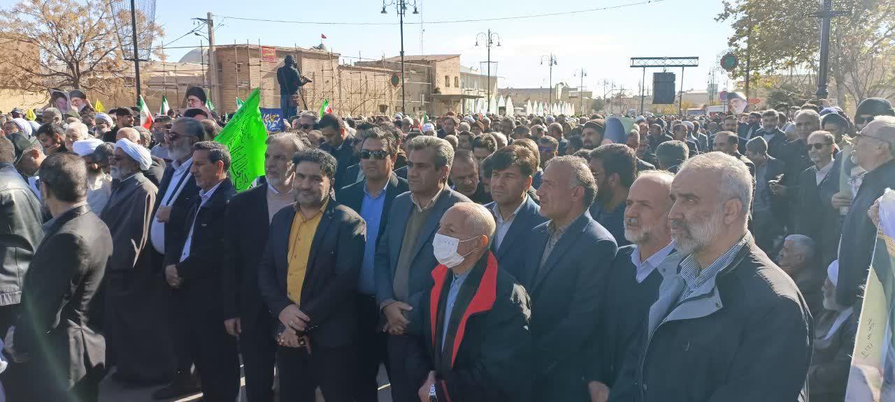 حضور جمعی از همکاران اداره کل امور عشایر فارس در راهپیمایی حماسی ۹ دی